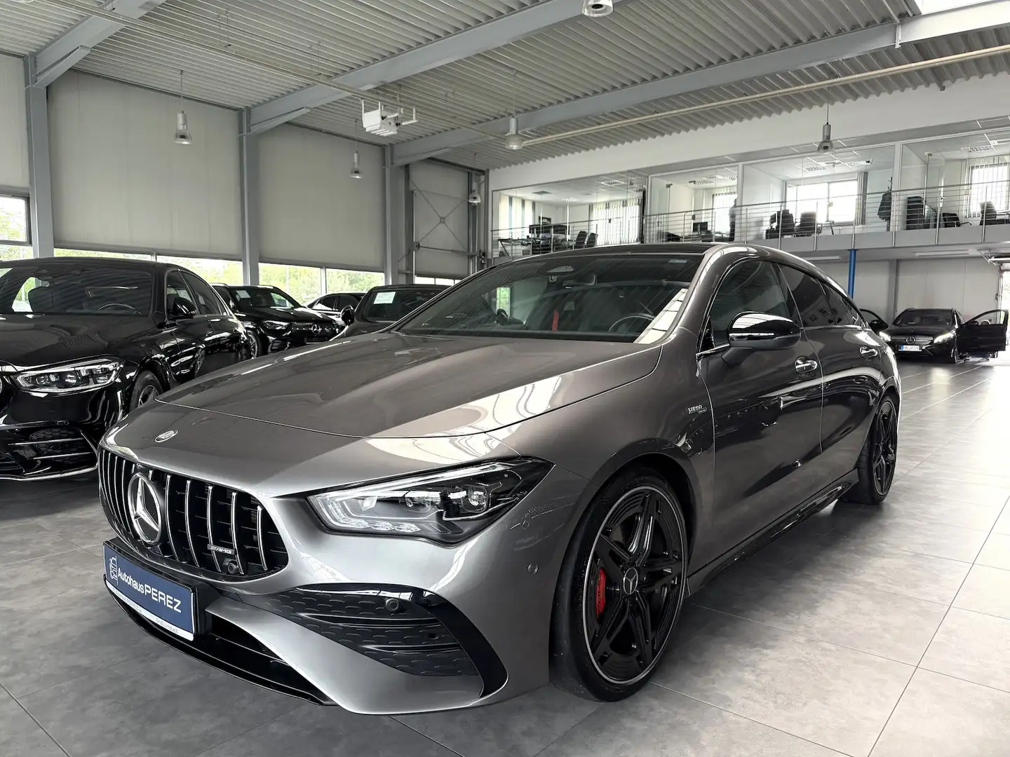Mercedes-Benz CLA 35 AMG 4M PANORAMA-BURMESTER Grau - 2