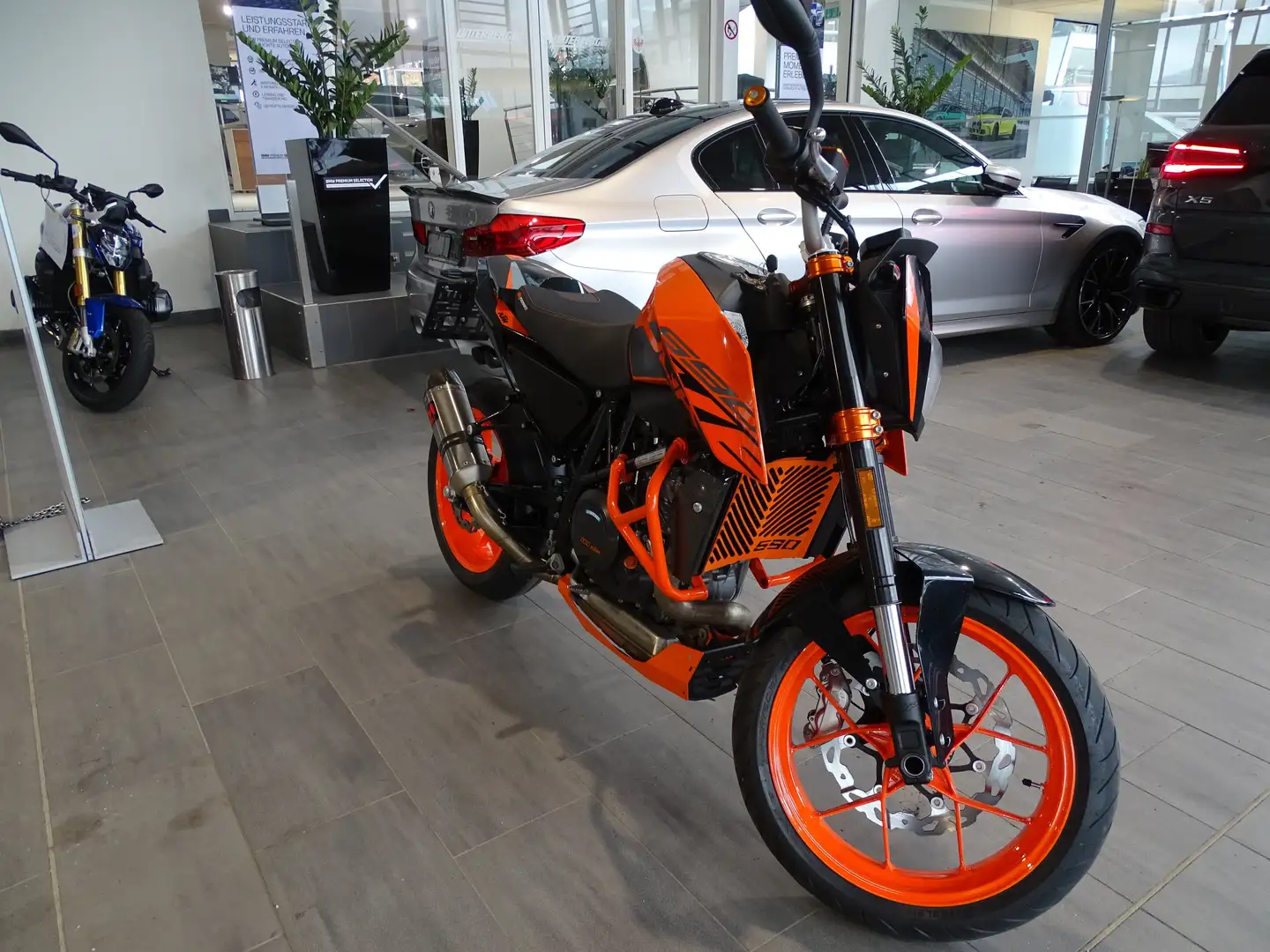 KTM 690 Duke Orange - 1