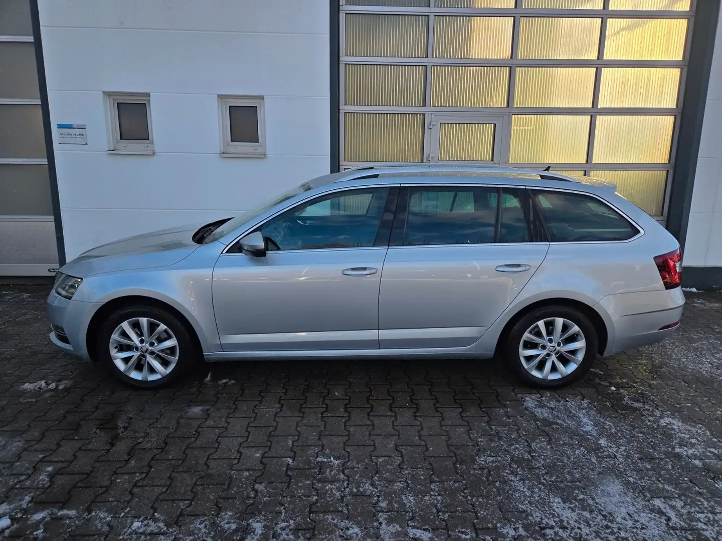 Skoda Octavia Combi Style 2,0TDI/1HD/MWST/SHZ/NAVI/LED Silber - 2
