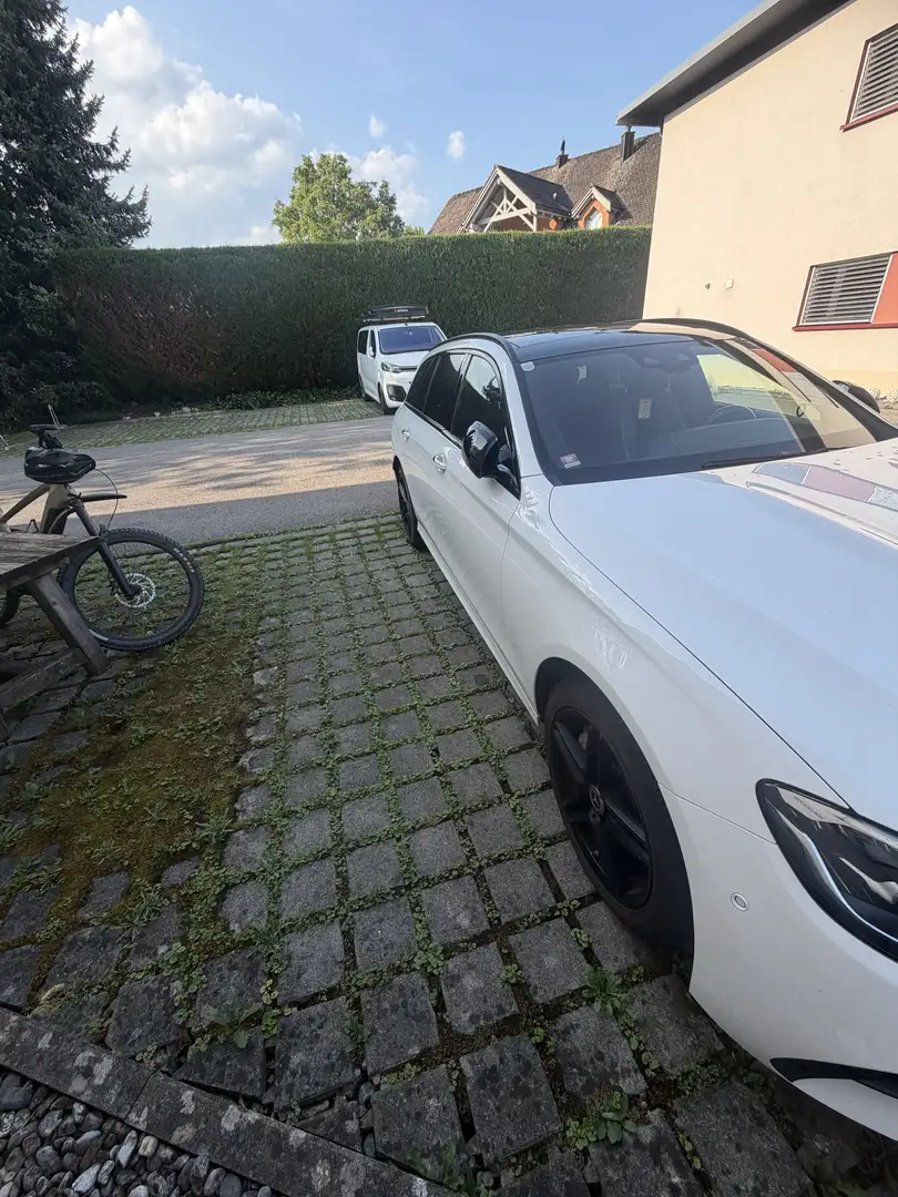 Mercedes-Benz E 300 de 4Matic T 9G-TRONIC AMG Line - 2