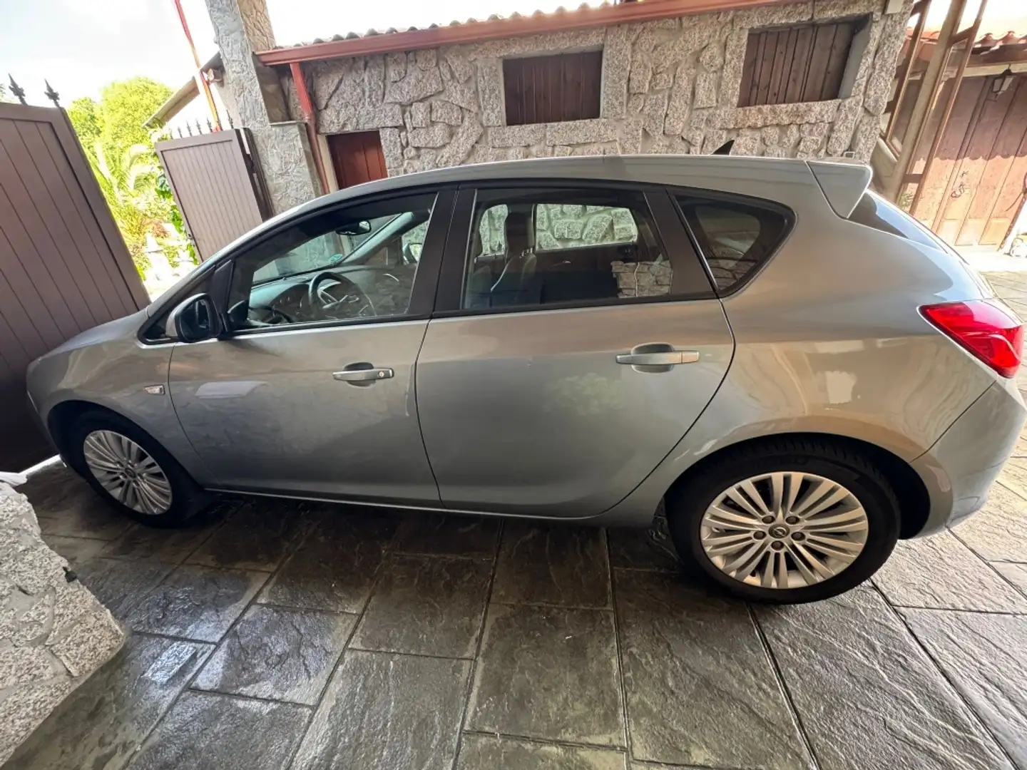 Opel Astra 1.6CDTi S/S Selective 110 Gris - 2