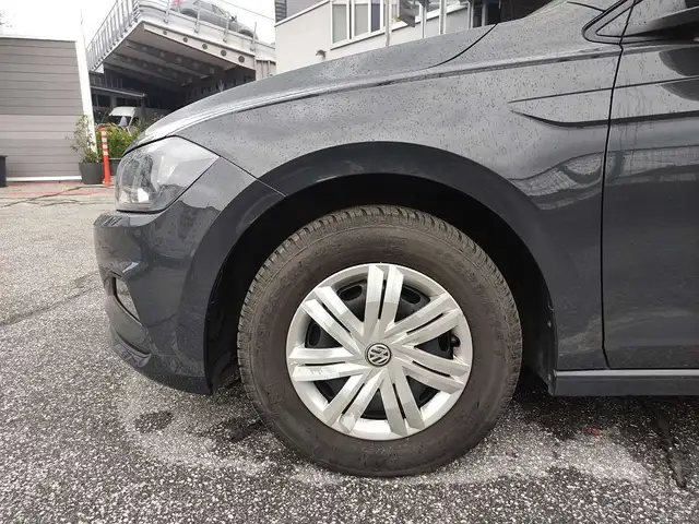 Volkswagen Polo view 5