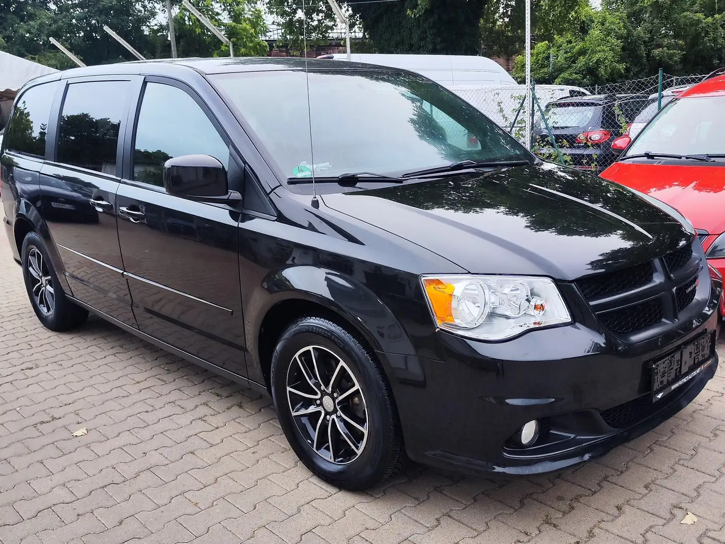 Dodge Grand Caravan Schwarz - 1