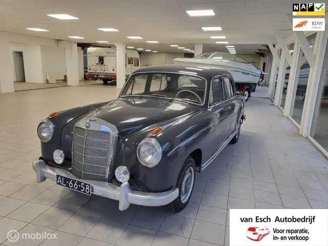 Mercedes-Benz 220 S