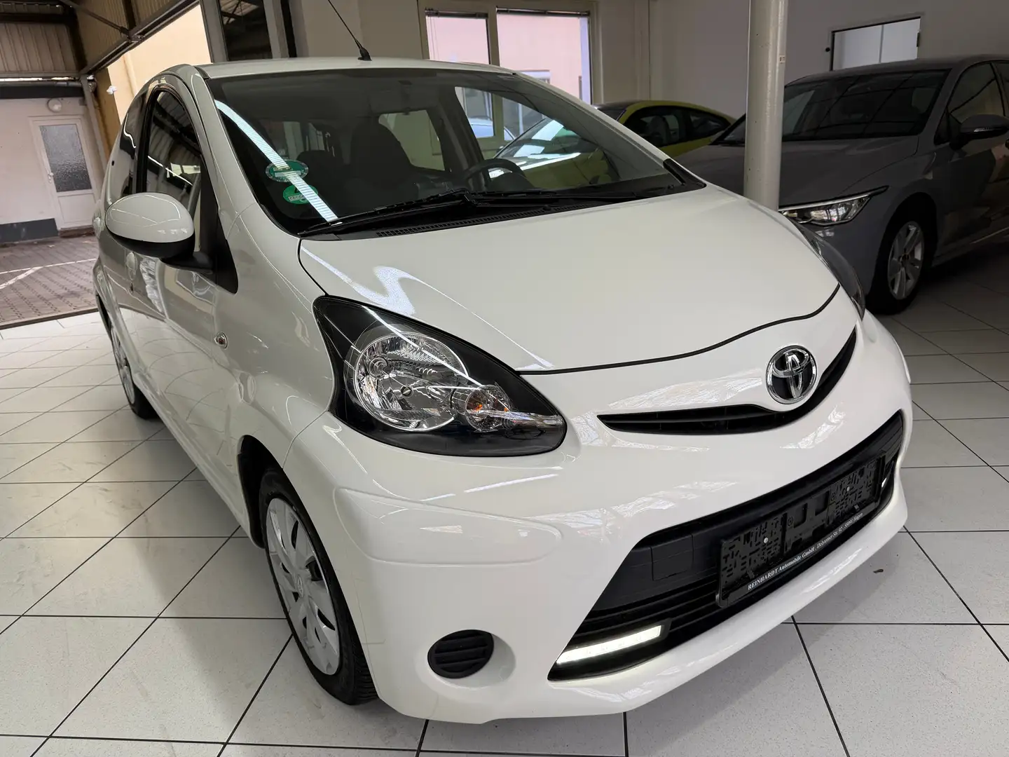Toyota Aygo Aygo Multi Mode Cool PDC Automatik Weiß - 2