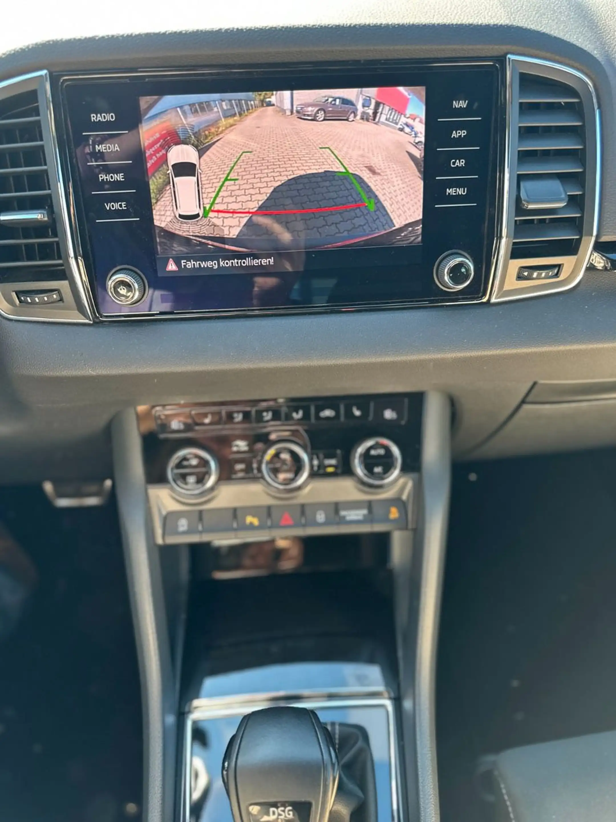 Skoda Karoq Sportline 4x4 / AHK / CarPlay & Android — photo 13