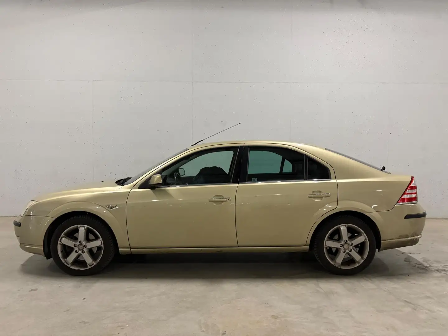 Ford Mondeo 1.8-16V Platinum Navi Clima Stoelverwarm APK Giallo - 2