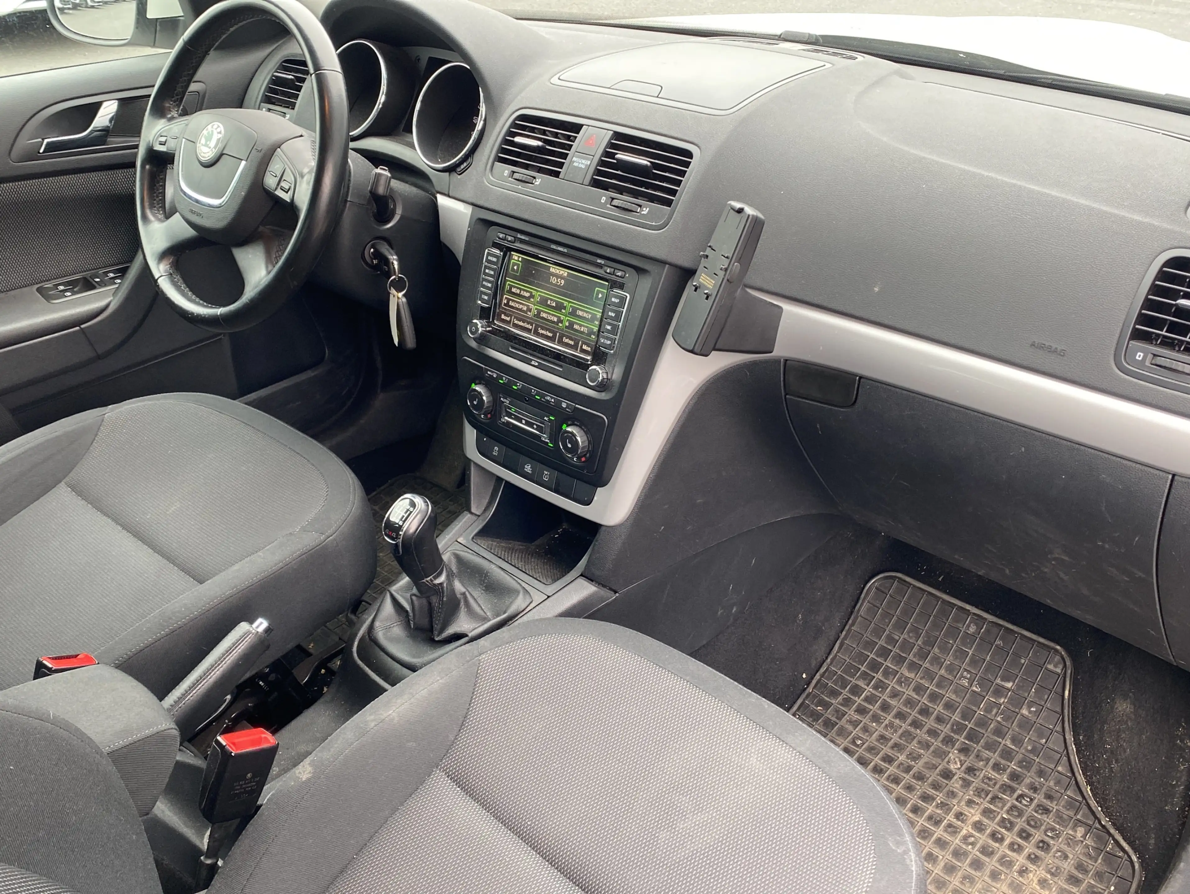 Skoda Yeti 1.8 TSI Ambition Plus Edition 4x4*Navi* — photo 14
