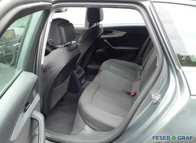 Audi A4 view 9