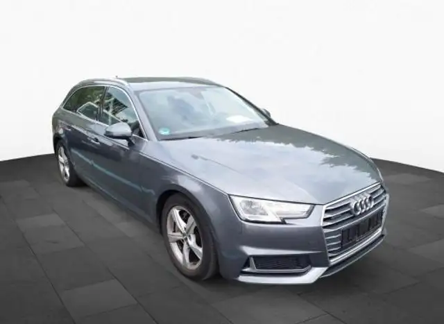 Audi A4 view 10