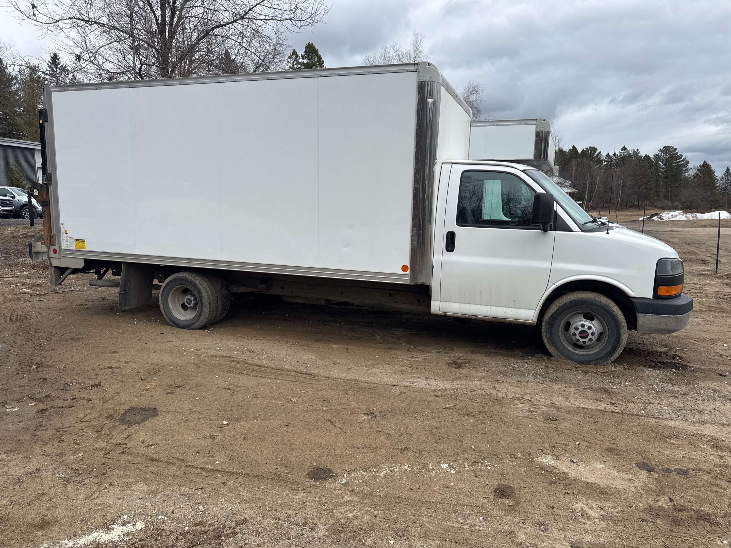 2015 GMC Savana 3500 Commercial Cutaway
