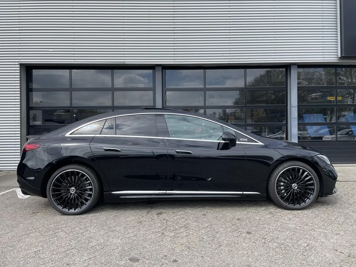 Mercedes-Benz EQE 300 Sport Edition LIMITED | AMG Line | Premium Pakket Zwart - 2