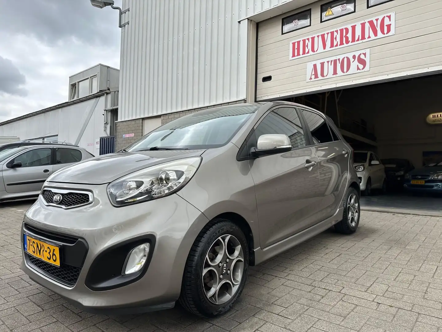 Kia Picanto 1.0 CVVT ISG Plus Pack|Airco|LMV|LED|5DRS Grijs - 1