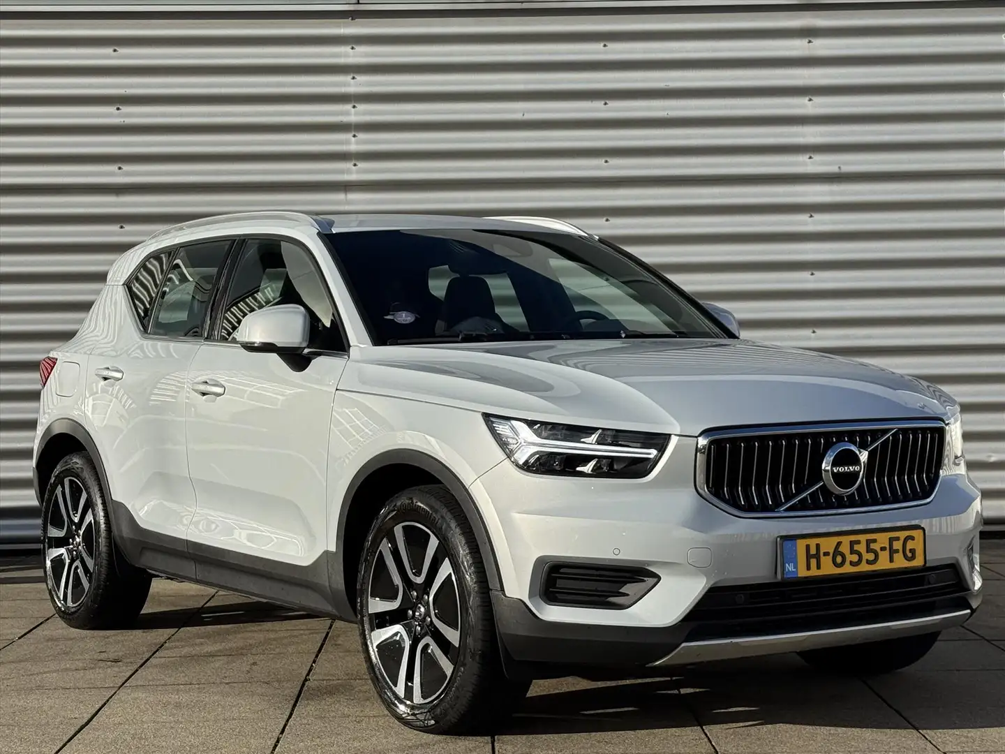 Volvo XC40 T3 163pk Inscription | Stoelverwarming | H&K audio Gris - 2