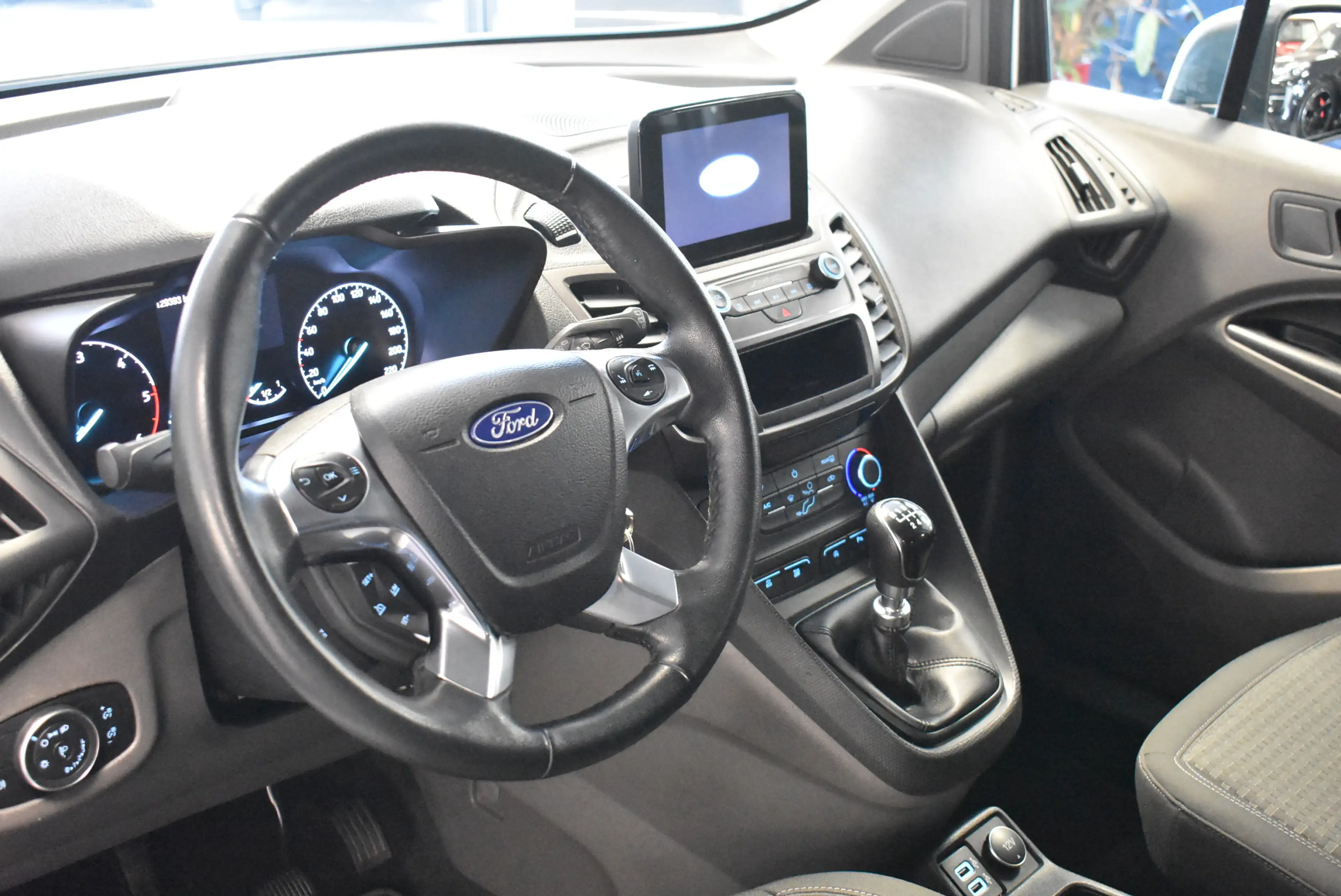Ford Transit Connect 230 L2 Navi 5 Sitze PDC Kamera — photo 5
