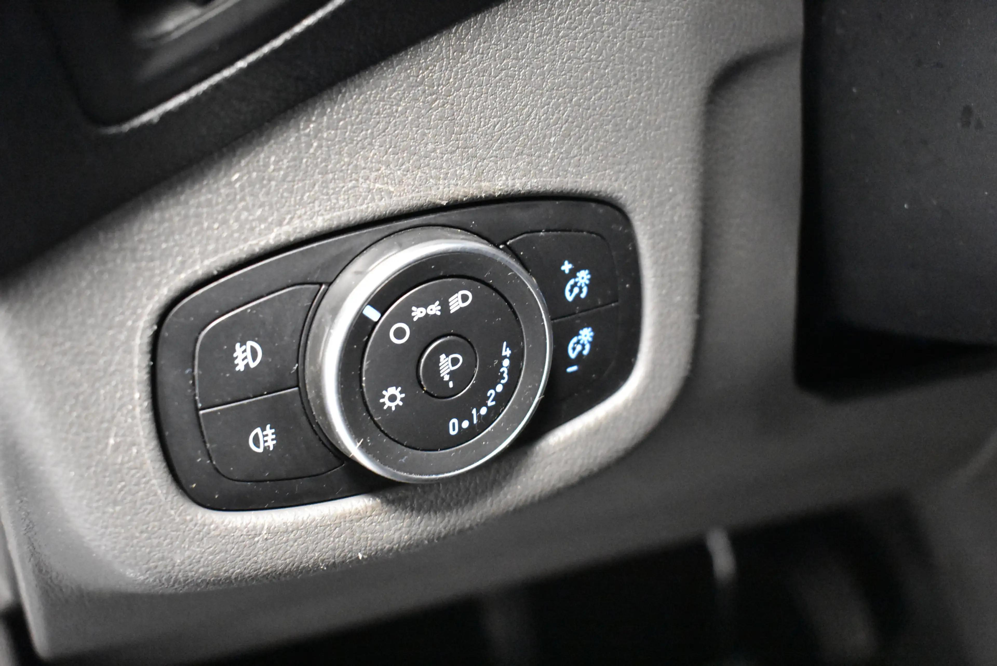 Ford Transit Connect 230 L2 Navi 5 Sitze PDC Kamera — photo 6