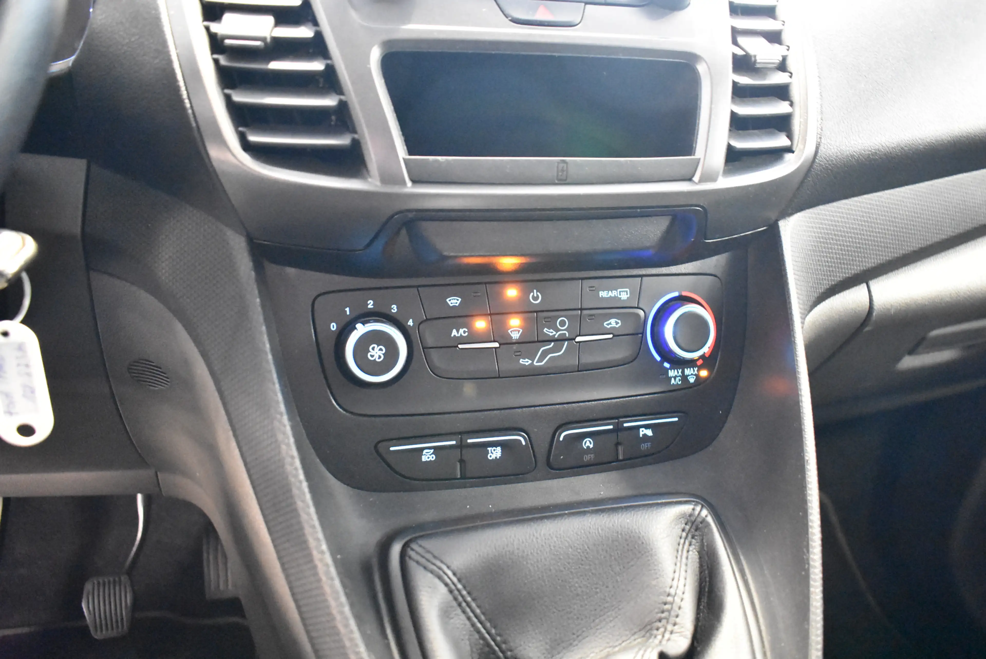 Ford Transit Connect 230 L2 Navi 5 Sitze PDC Kamera — photo 10