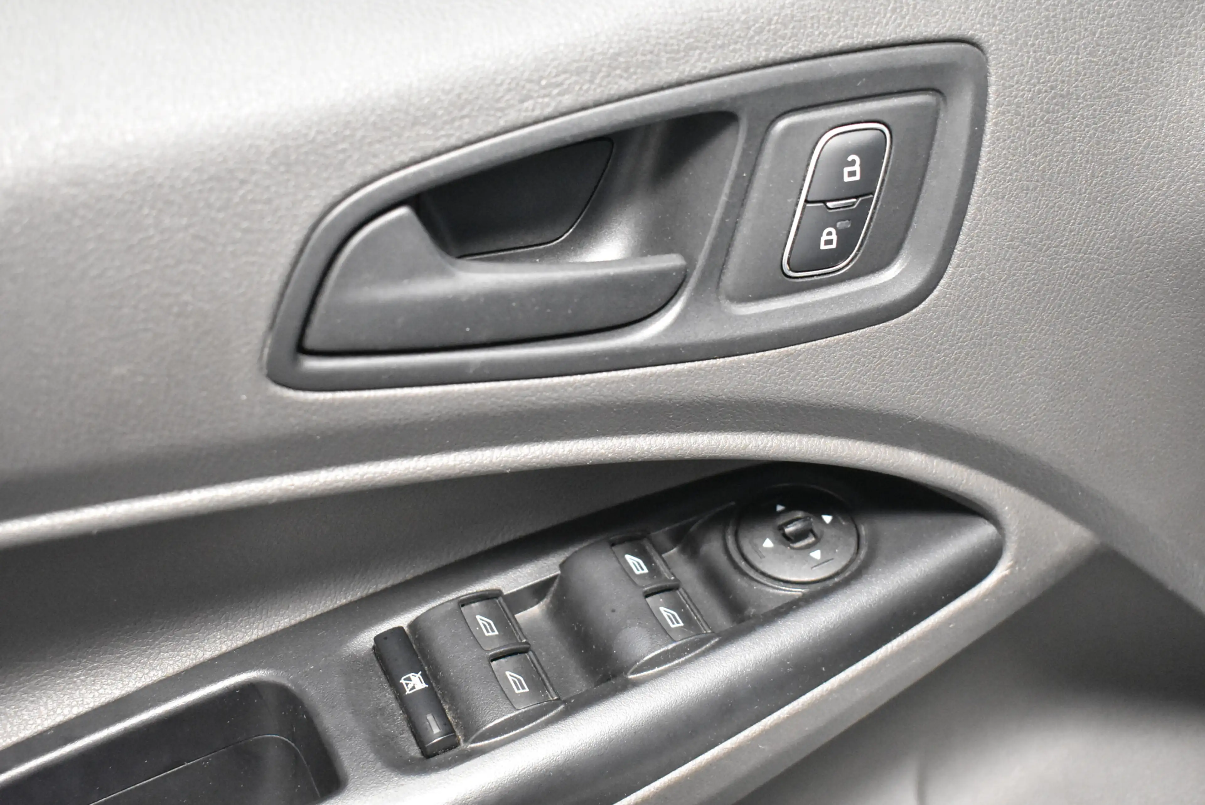 Ford Transit Connect 230 L2 Navi 5 Sitze PDC Kamera — photo 7