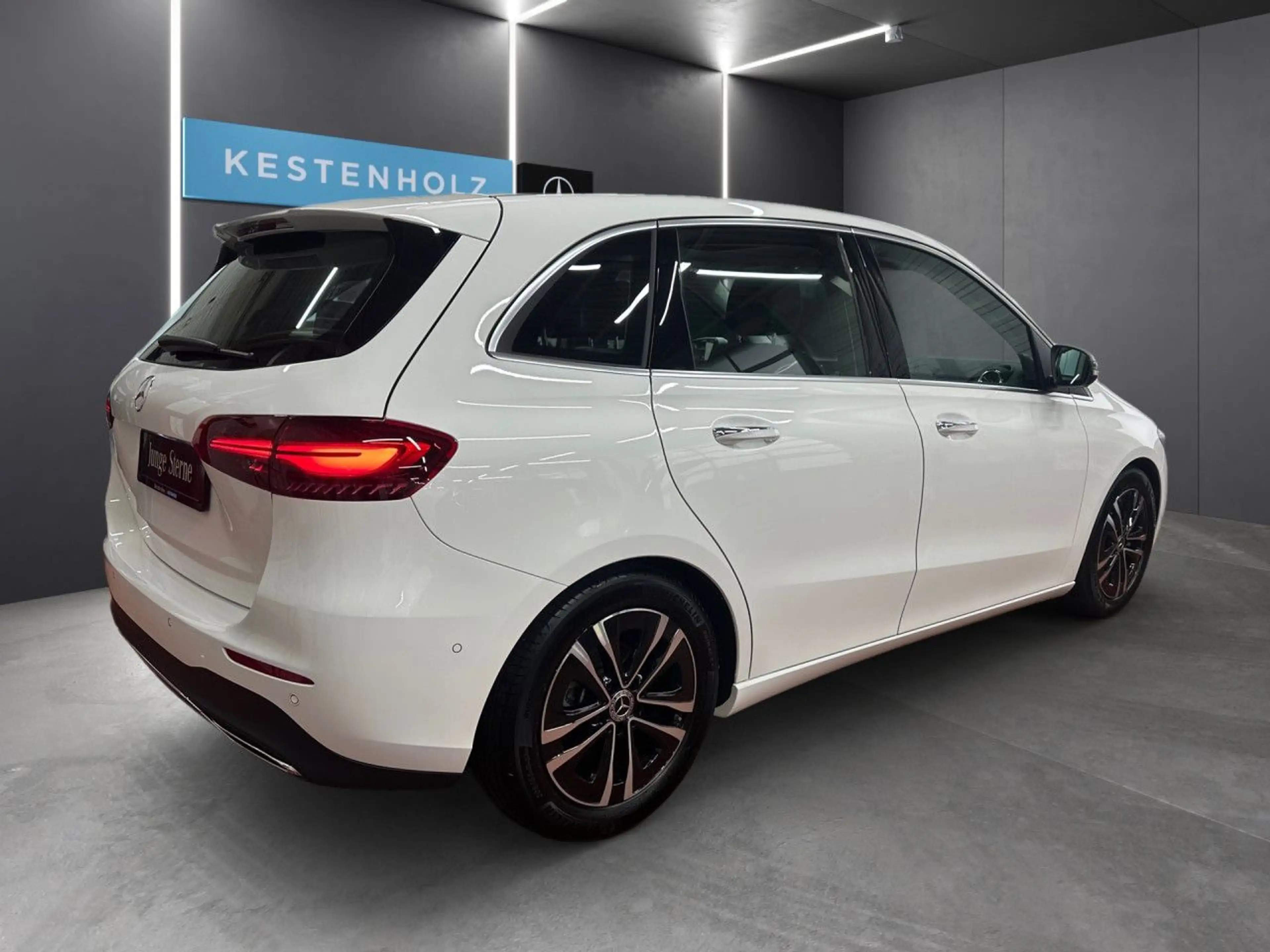 Mercedes-Benz B 180 Progressive 360°+MEMORY+PANO+BURMESTER — photo 4