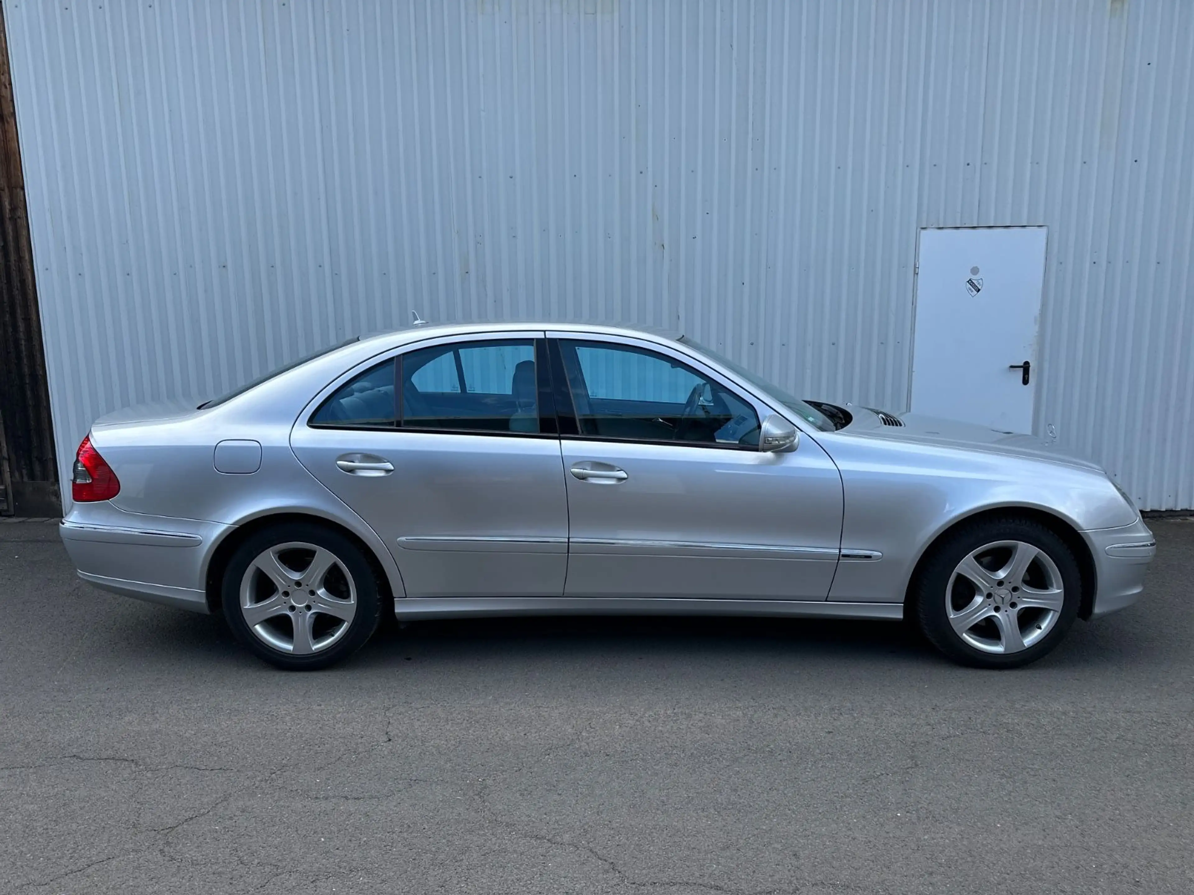 Mercedes-Benz E 280 Lim 4Matic AHK TOP Zustand — photo 5