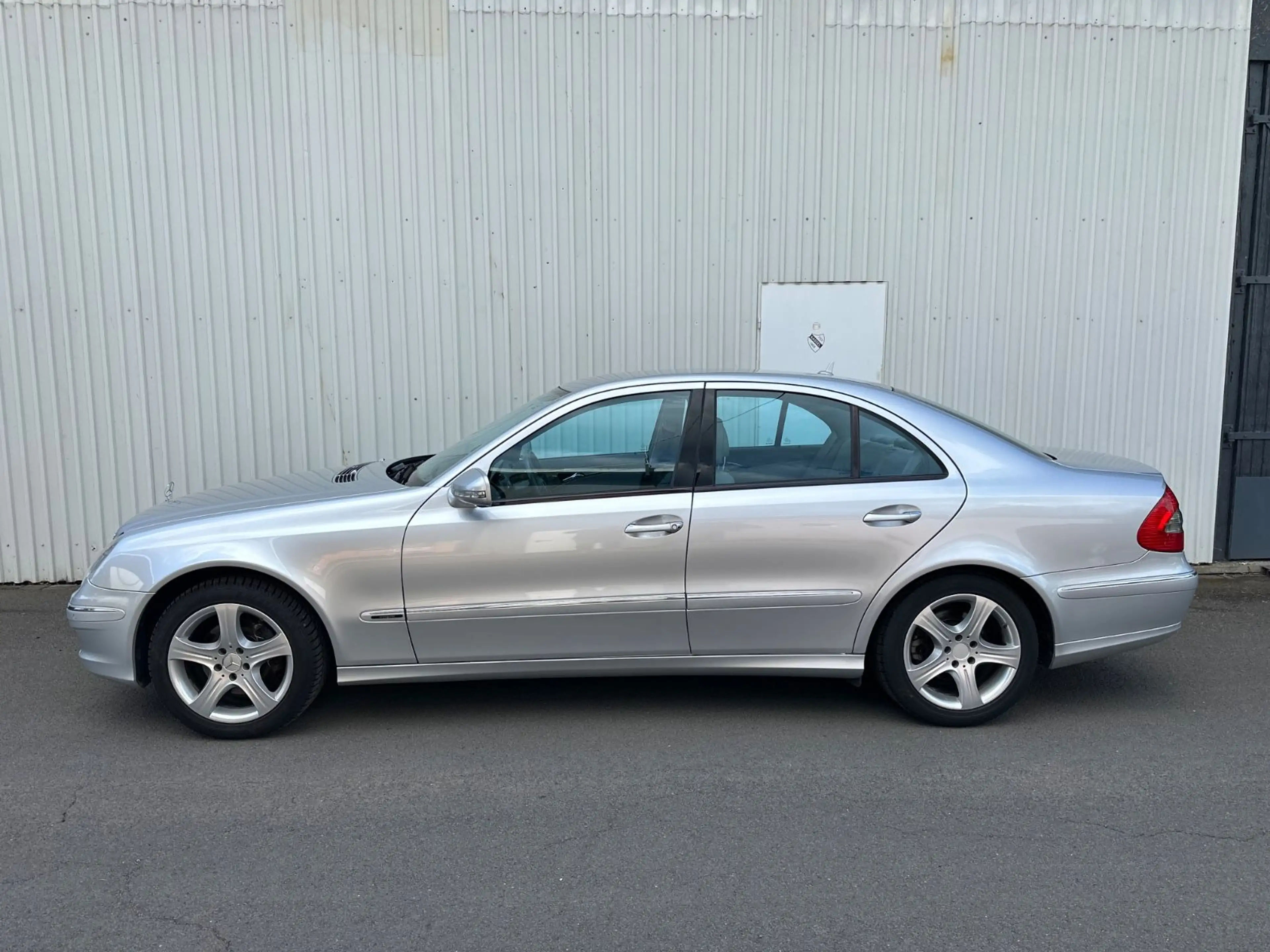 Mercedes-Benz E 280 Lim 4Matic AHK TOP Zustand