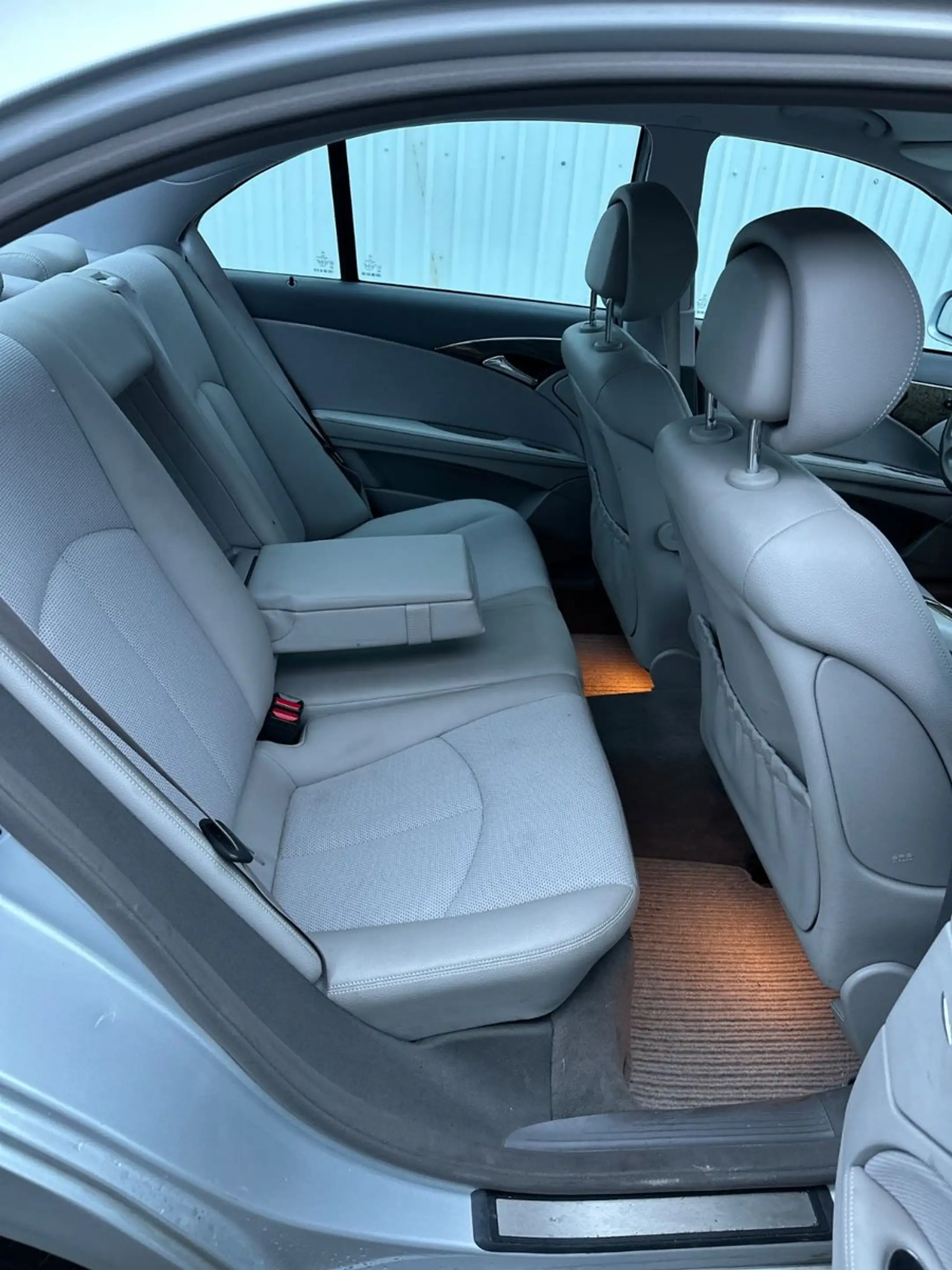 Mercedes-Benz E 280 Lim 4Matic AHK TOP Zustand — photo 4