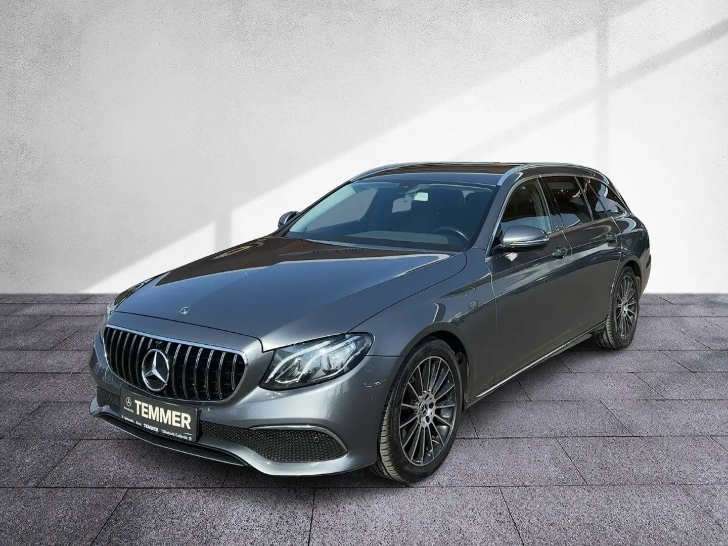 Mercedes-Benz E 220 d T-Modell AVANTGARDE LED RKam Widescreen Grau - 2
