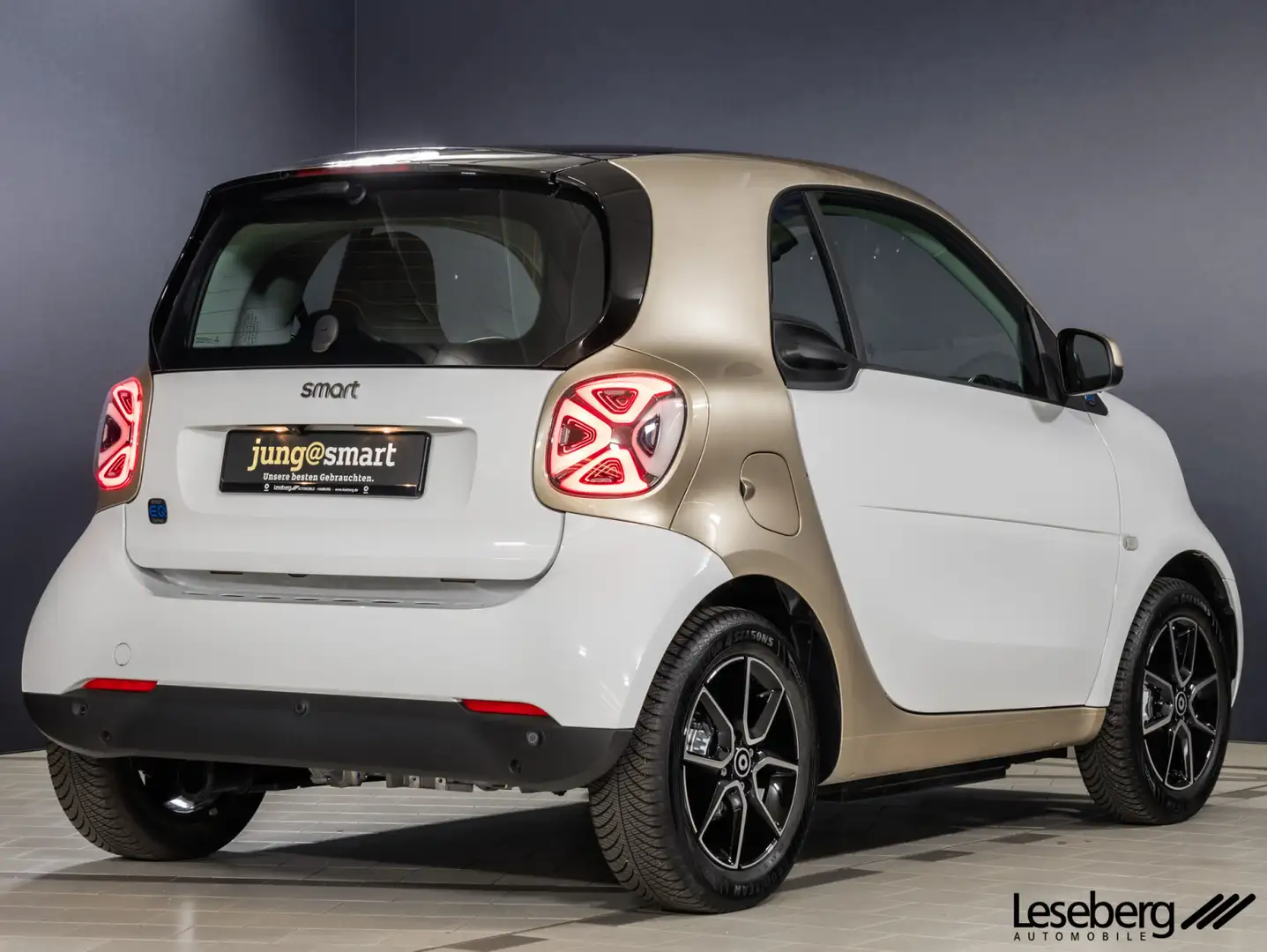 smart forTwo EQ fortwo passion coupé LED/Pano/Kamera/22kW/DAB White - 2