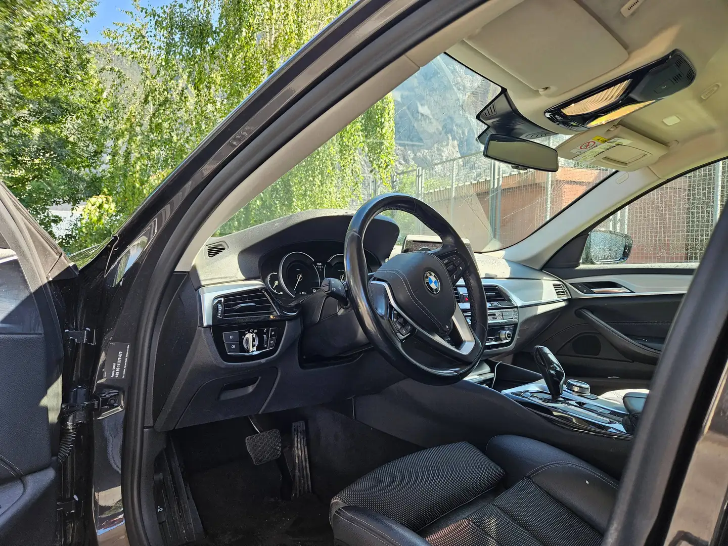 BMW 530 530d Touring Aut. Grau - 2