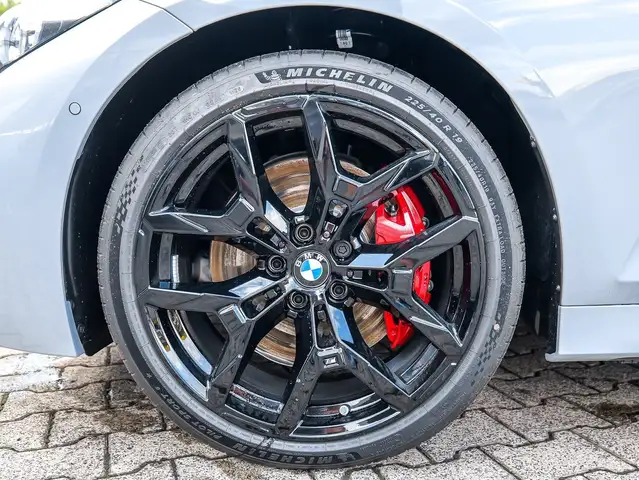 BMW 3 Series view 4