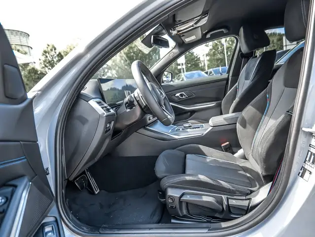 BMW 3 Series view 6