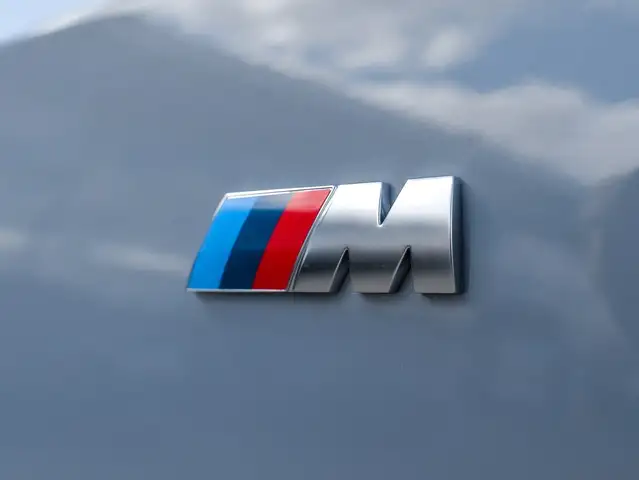 BMW 3 Series view 15