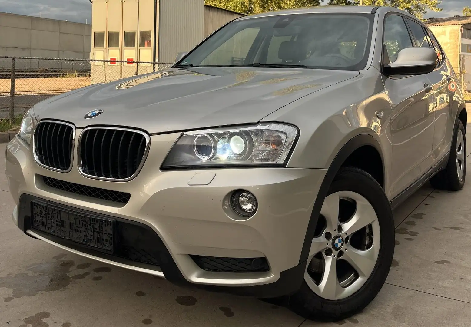 BMW X3 xDrive20d XENON NAVI PDC KAMERA AHK LEDER 2HD Silber - 1