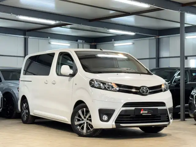 Toyota Proace (Verso) 2,0 4D L1 Family 8SITZ*ACC*UVM!