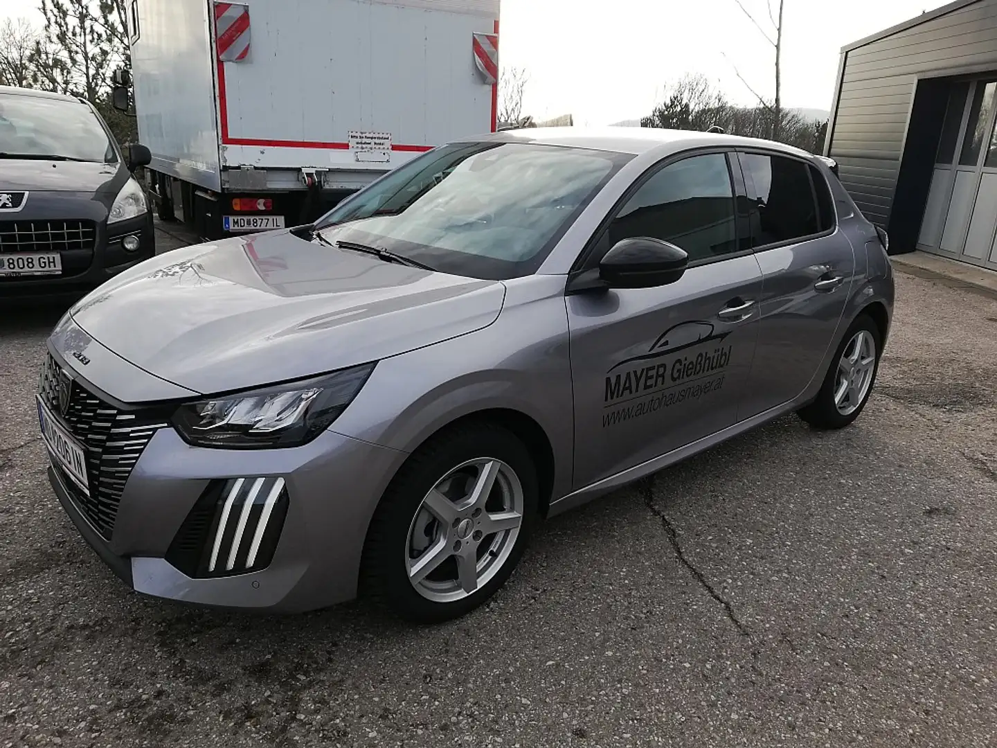 Peugeot 208 Hybrid 100 e-DCS6 Allure Grau - 2
