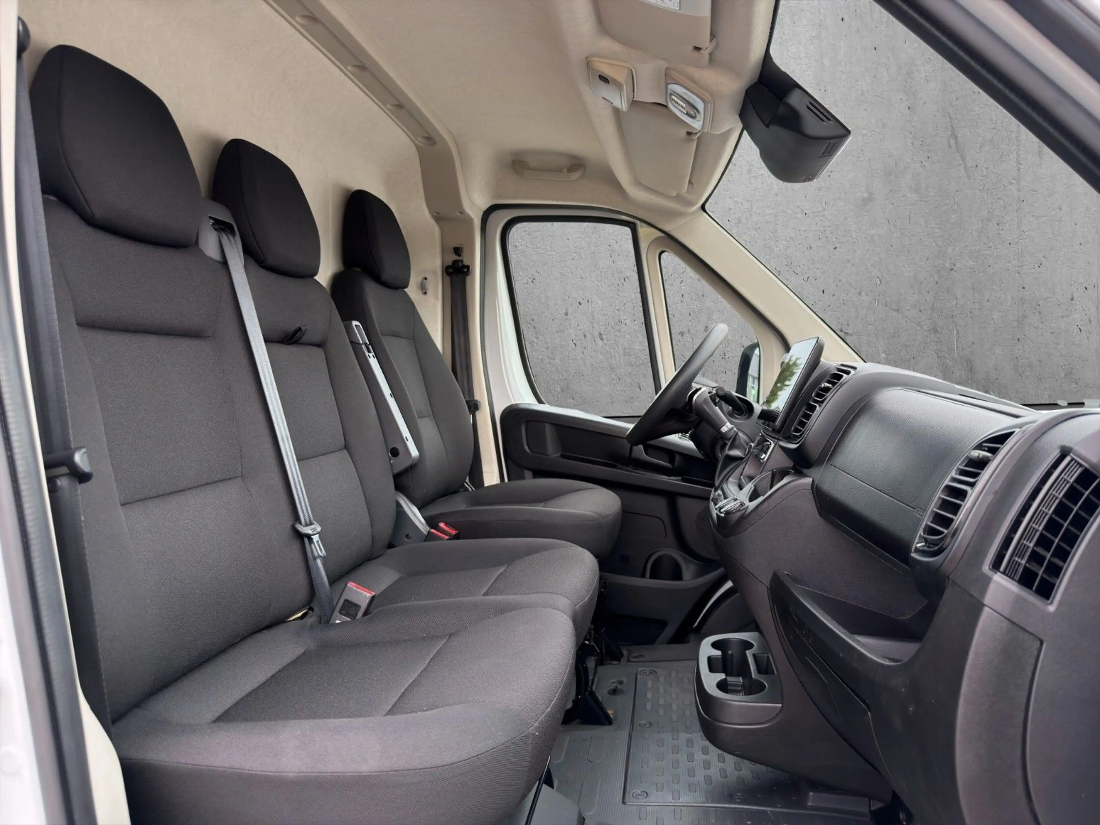 Peugeot Boxer KW 435 L4H2 HDi 180 EAT8 — photo 11
