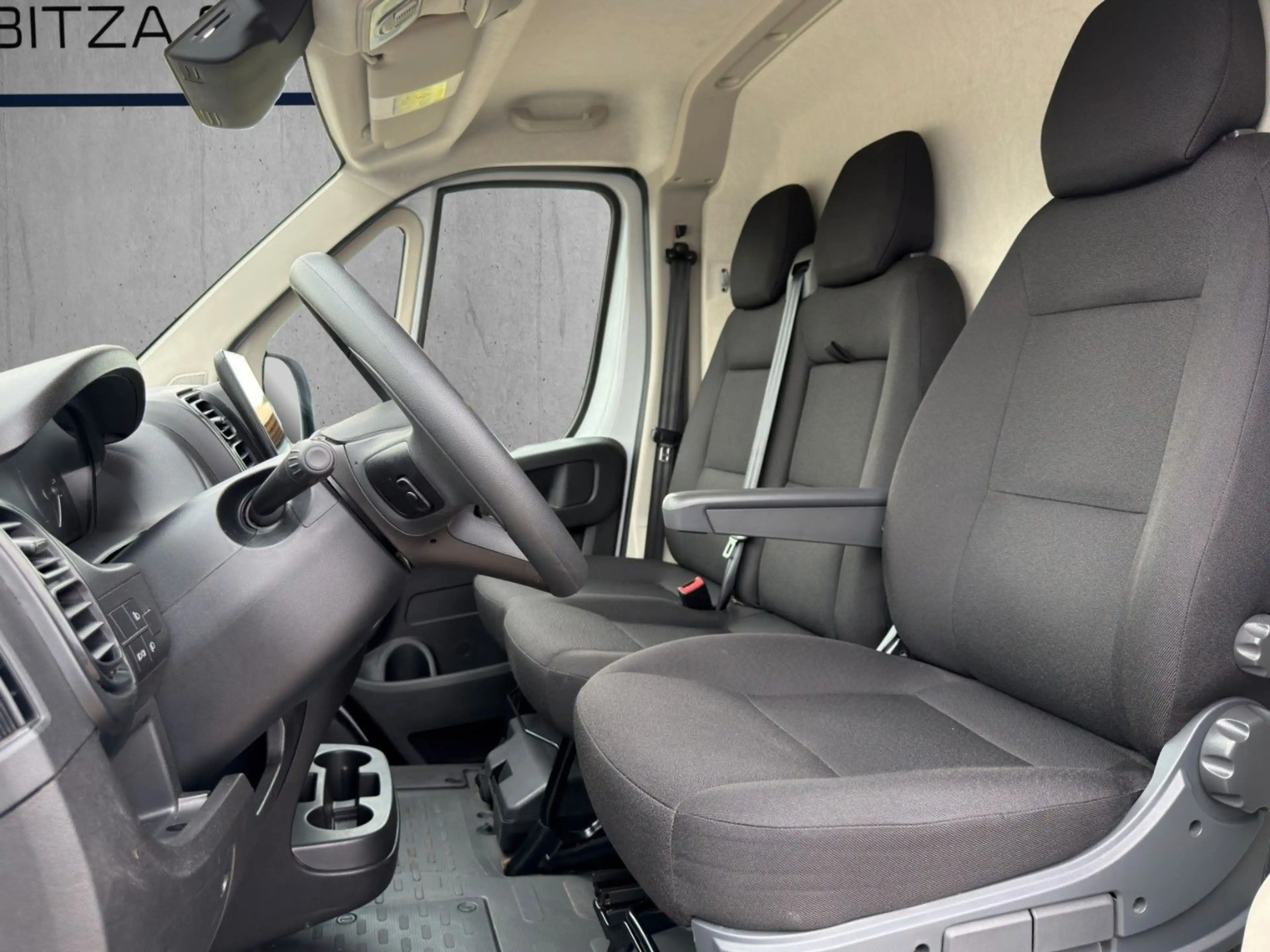 Peugeot Boxer KW 435 L4H2 HDi 180 EAT8 — photo 8