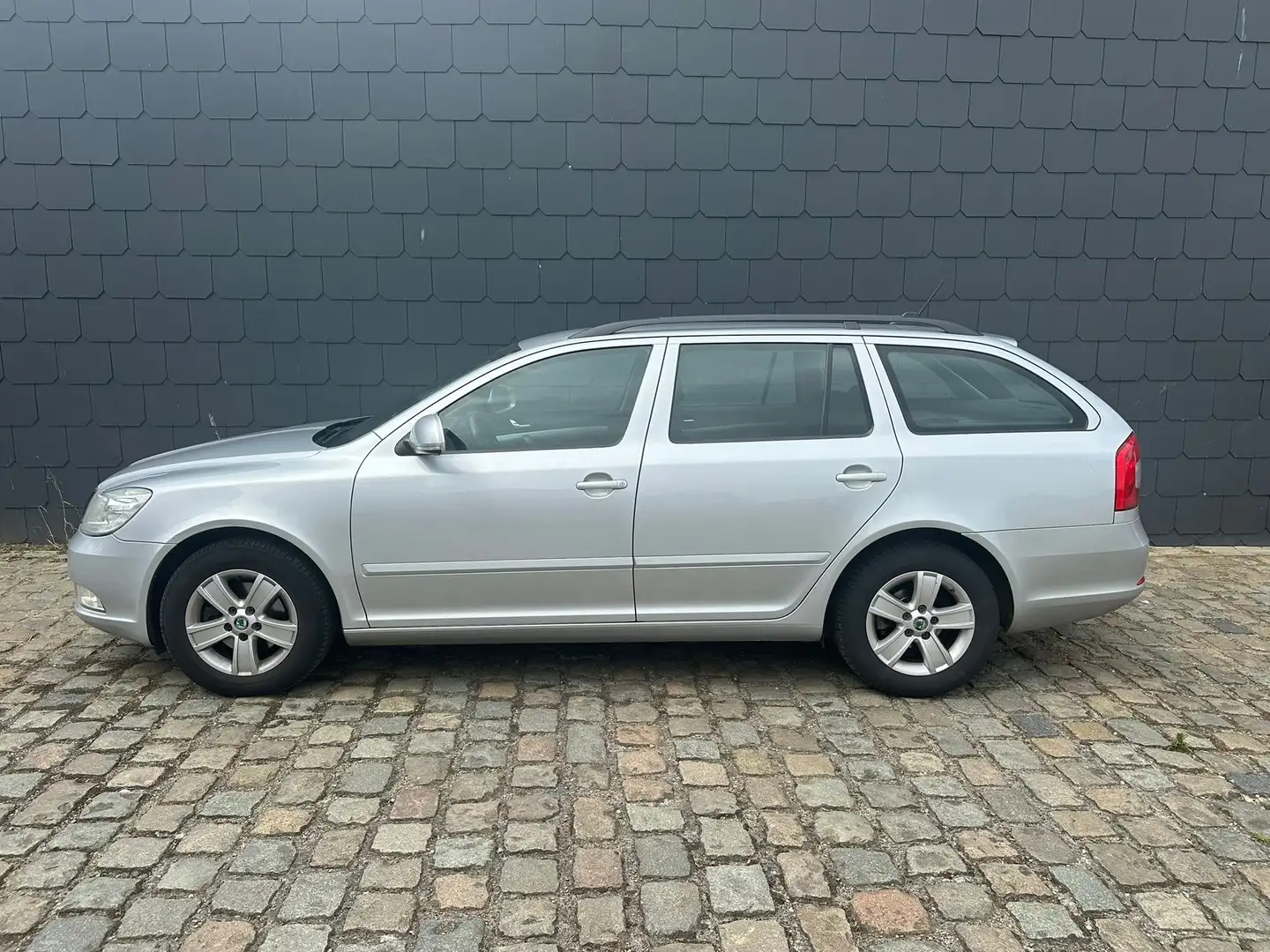 Skoda Octavia 1.6 CR TDi Elegance DPF EURO 5 ! 1HAND CARNET GPS Сірий - 2