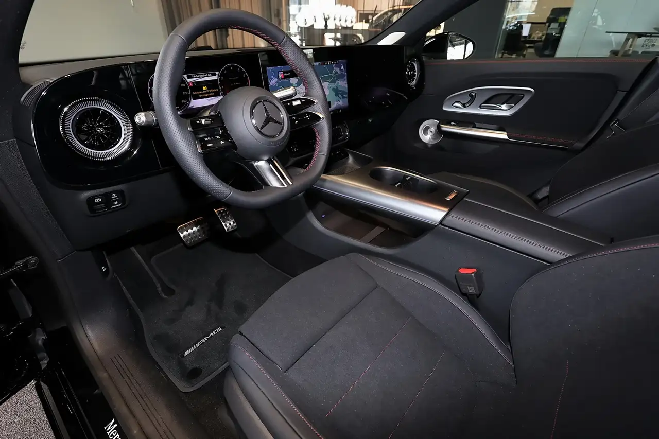 Mercedes-Benz CLA 220 4M AMG MBUX+Rükam+M-LED+Pano+Night+19 9