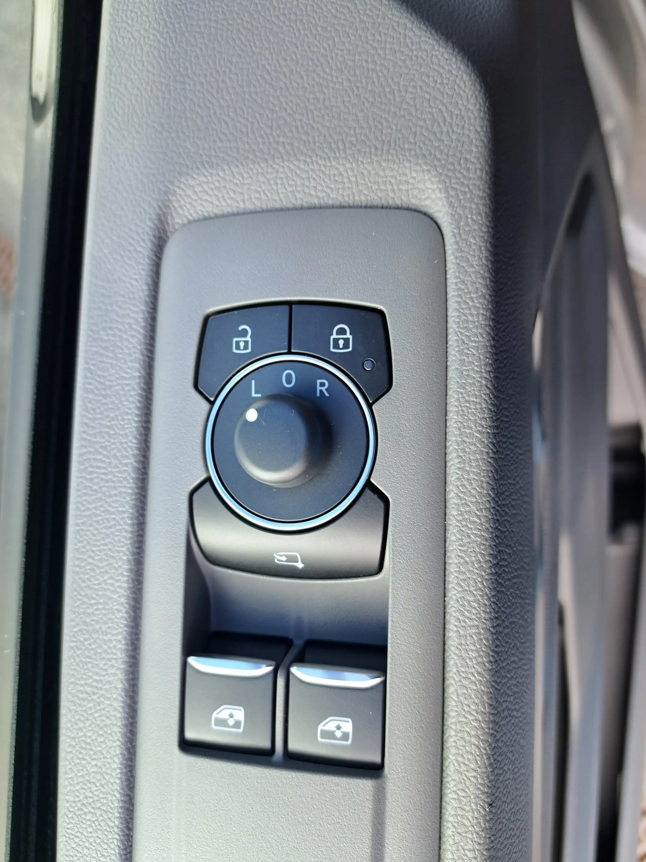 Volkswagen T7 Caravelle VW T7 Caravelle Edition LR eHybrid 171 kW — photo 12
