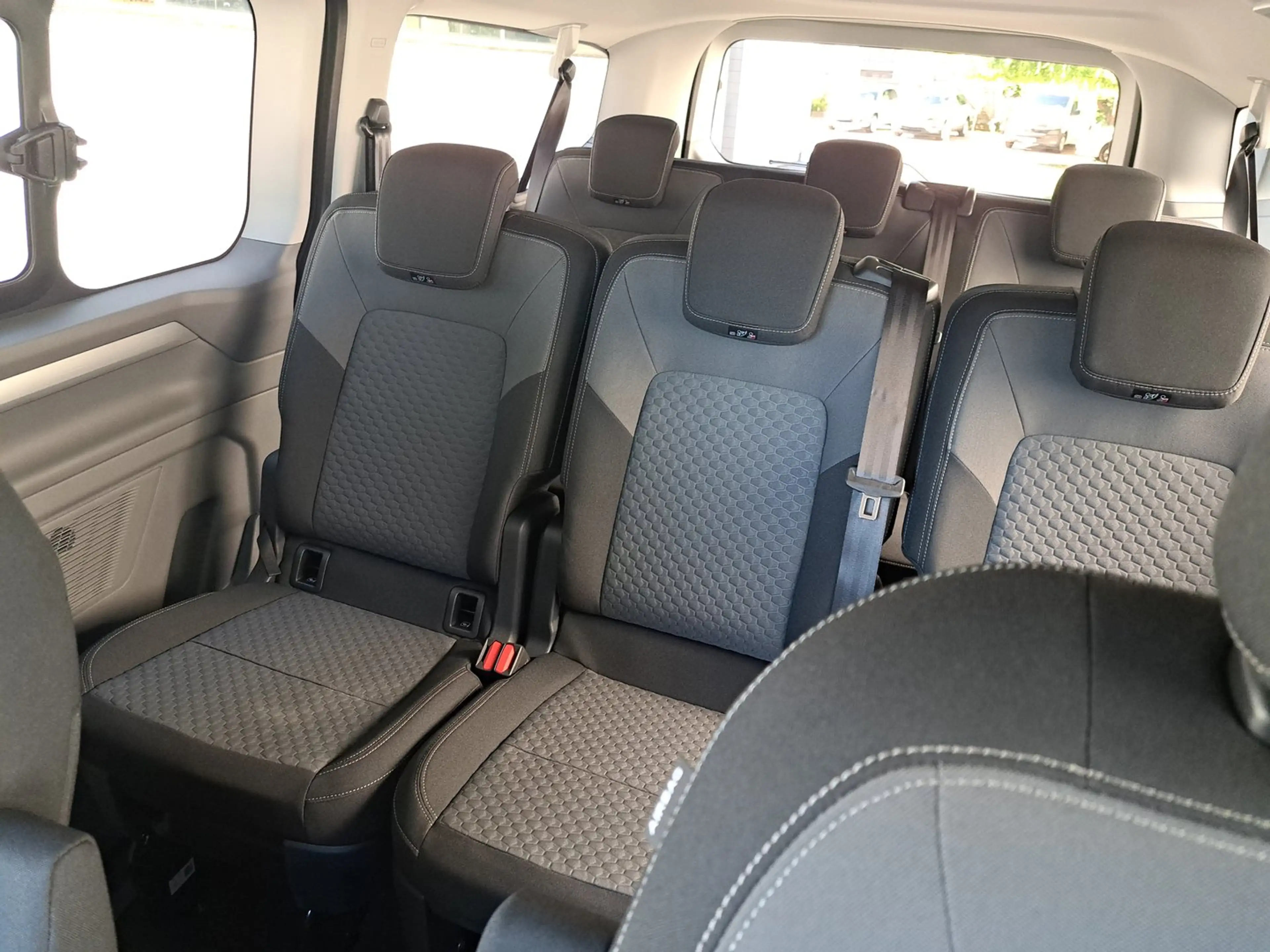 Volkswagen T7 Caravelle VW T7 Caravelle Edition LR eHybrid 171 kW — photo 11