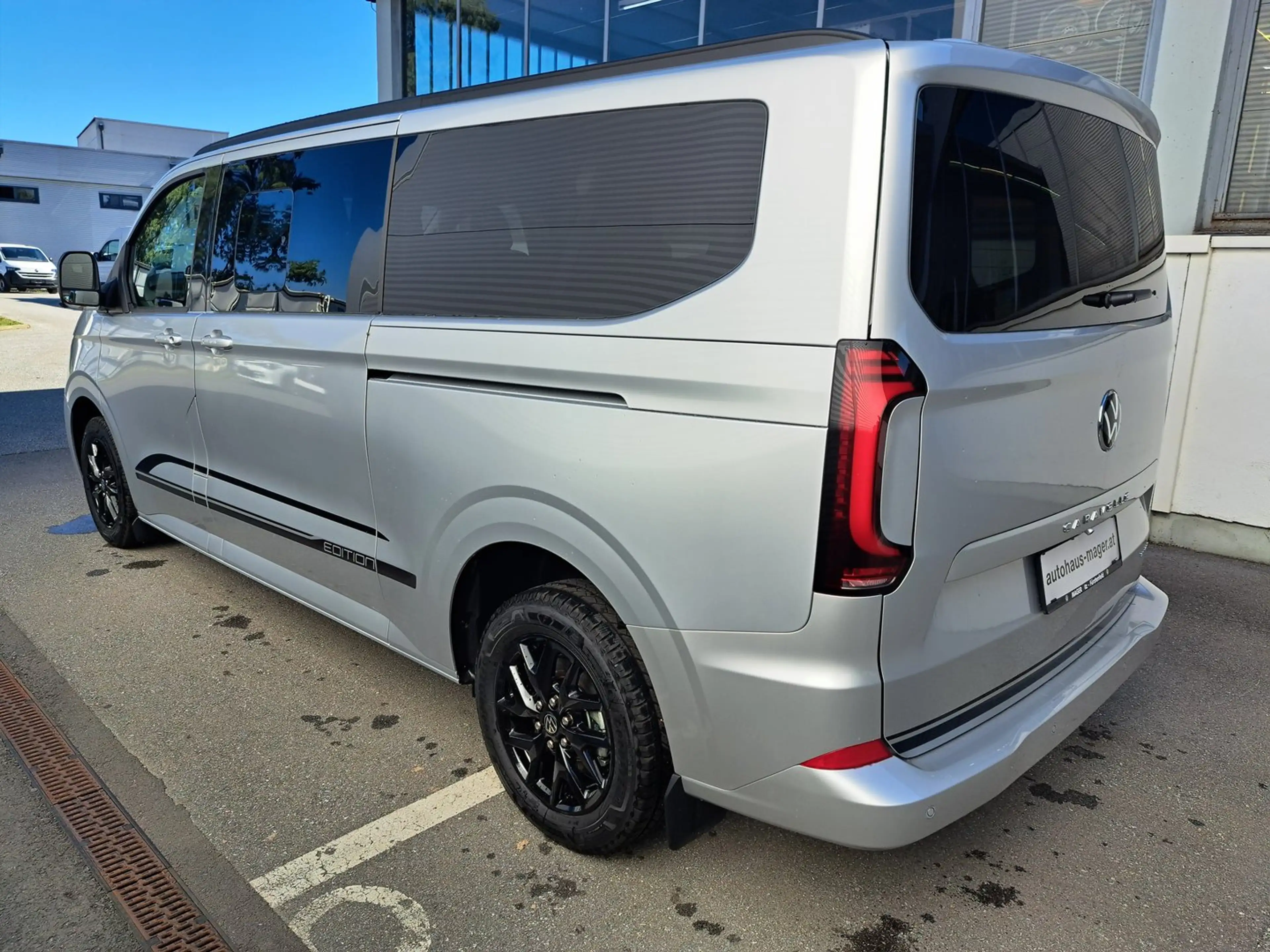 Volkswagen T7 Caravelle VW T7 Caravelle Edition LR eHybrid 171 kW — photo 6