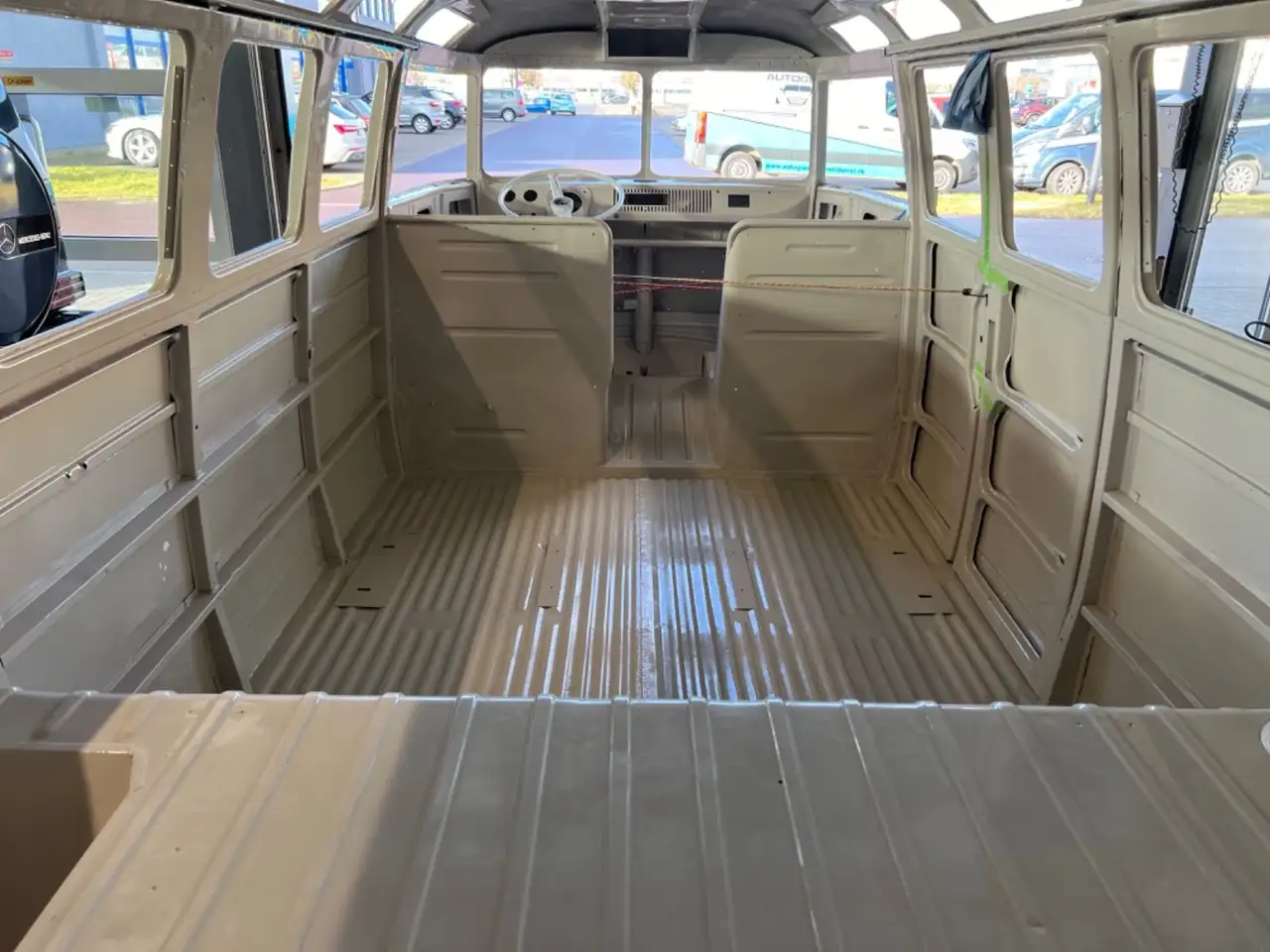Volkswagen T1 23-Fenster Bus Samba Deluxe walkthrough M241, foto 8
