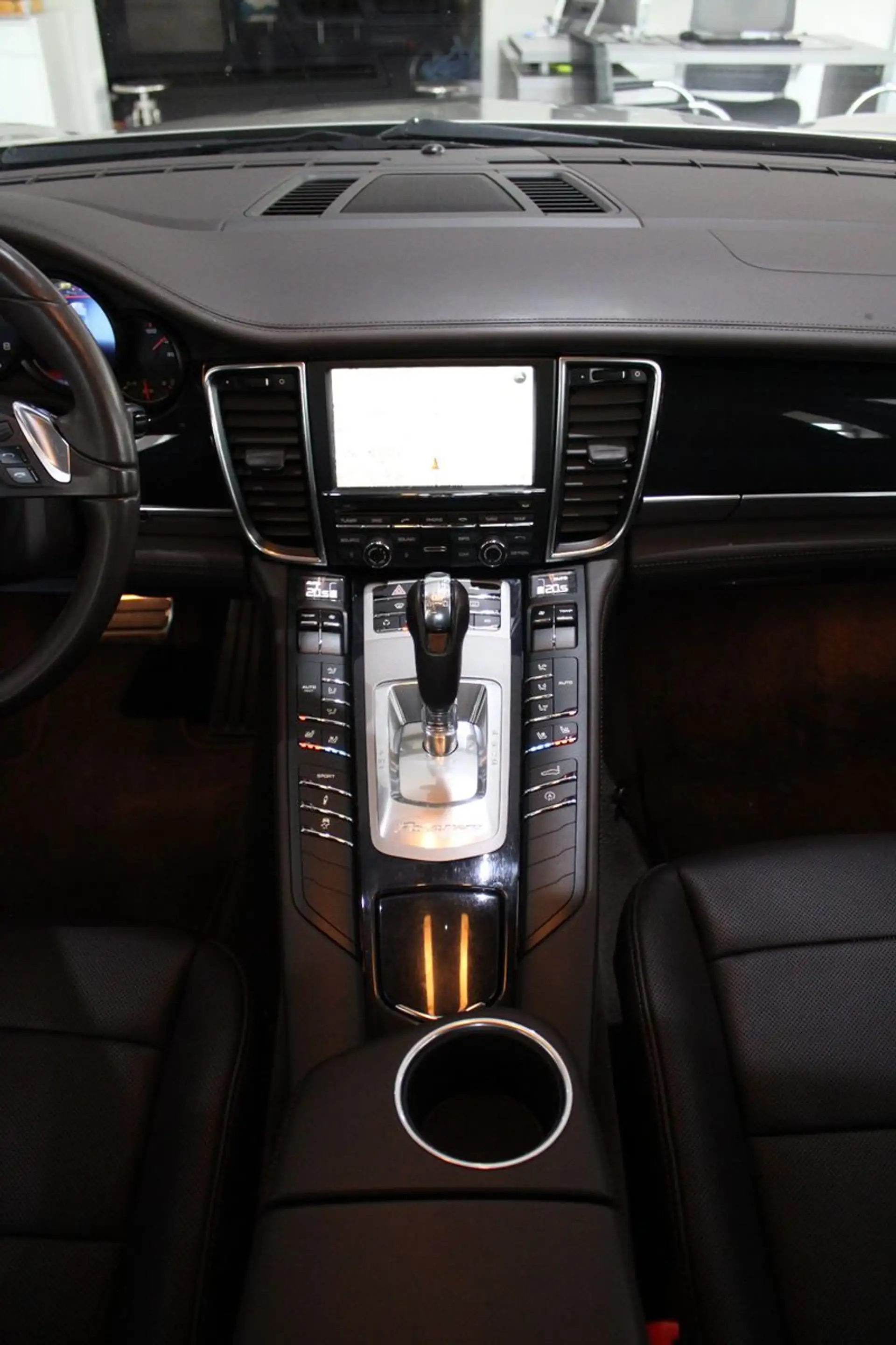 Porsche Panamera PANAMERA 4 PDK 3.6 V6 EXCLUSIVE BRD *I.HAND* — photo 6