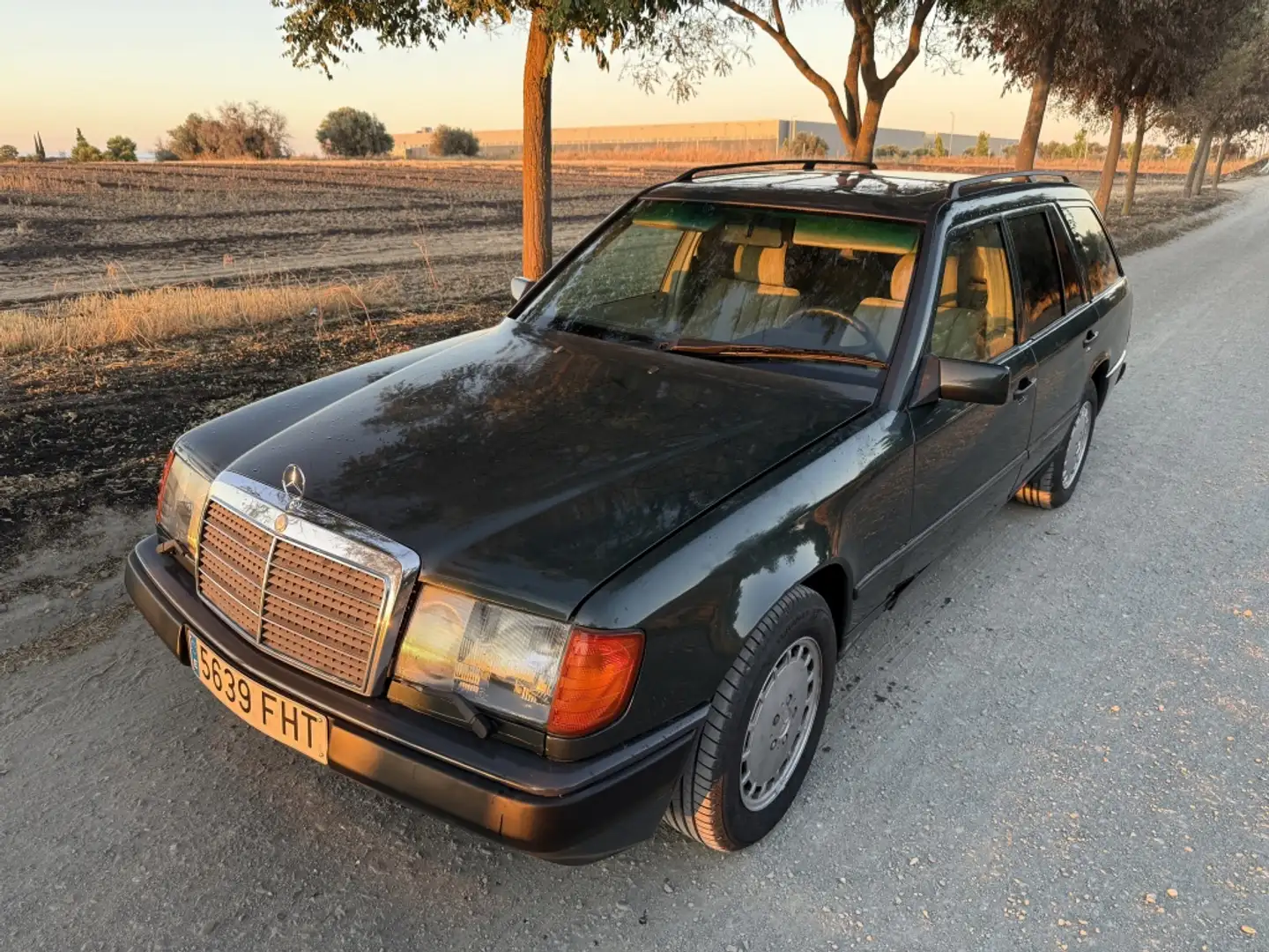 Mercedes-Benz 260 Familiar Automático de 5 Puertas Verde - 1