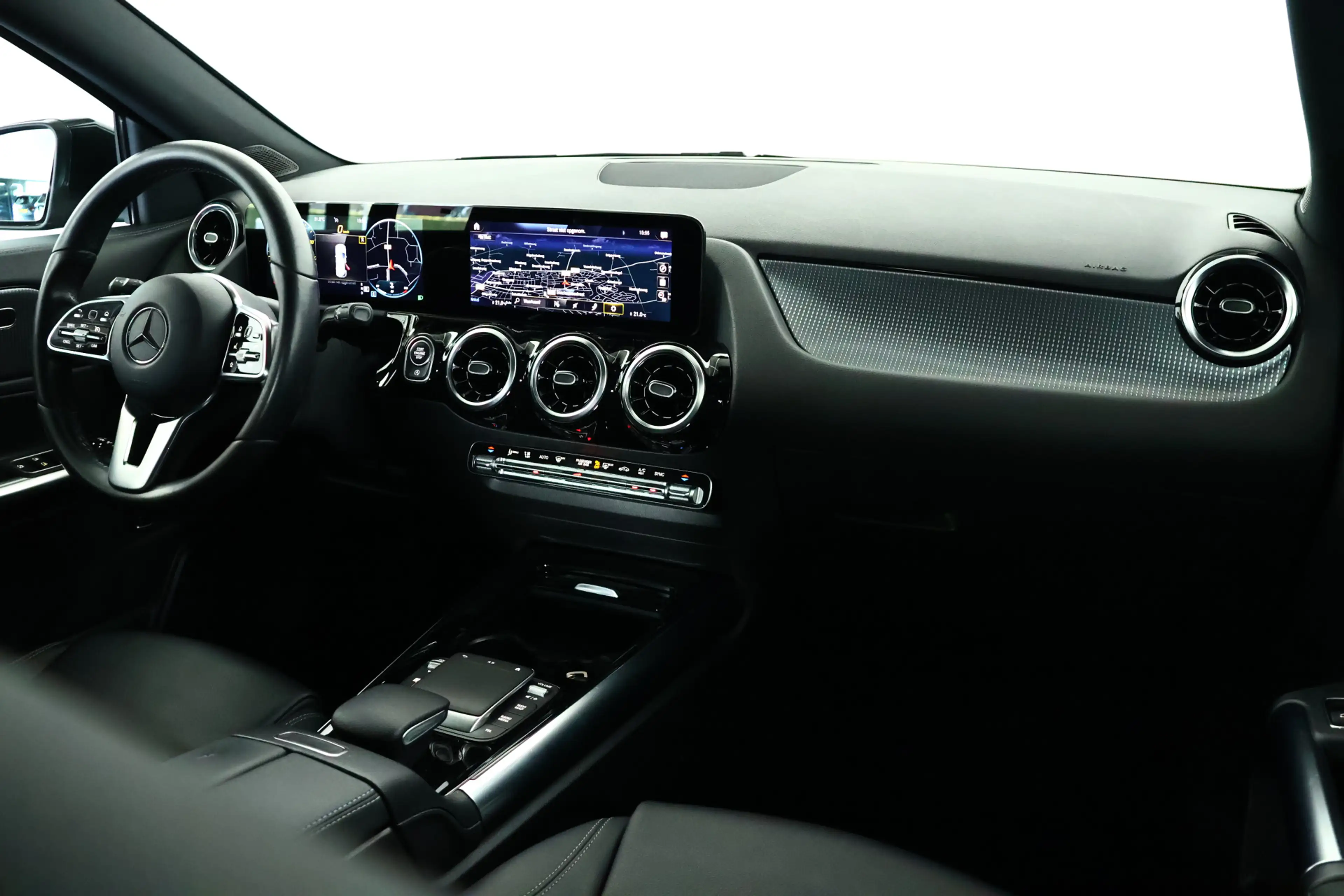 Mercedes-Benz GLA 220 d Progressive / LED / Navi / Cruisecontrol / Camer — photo 3