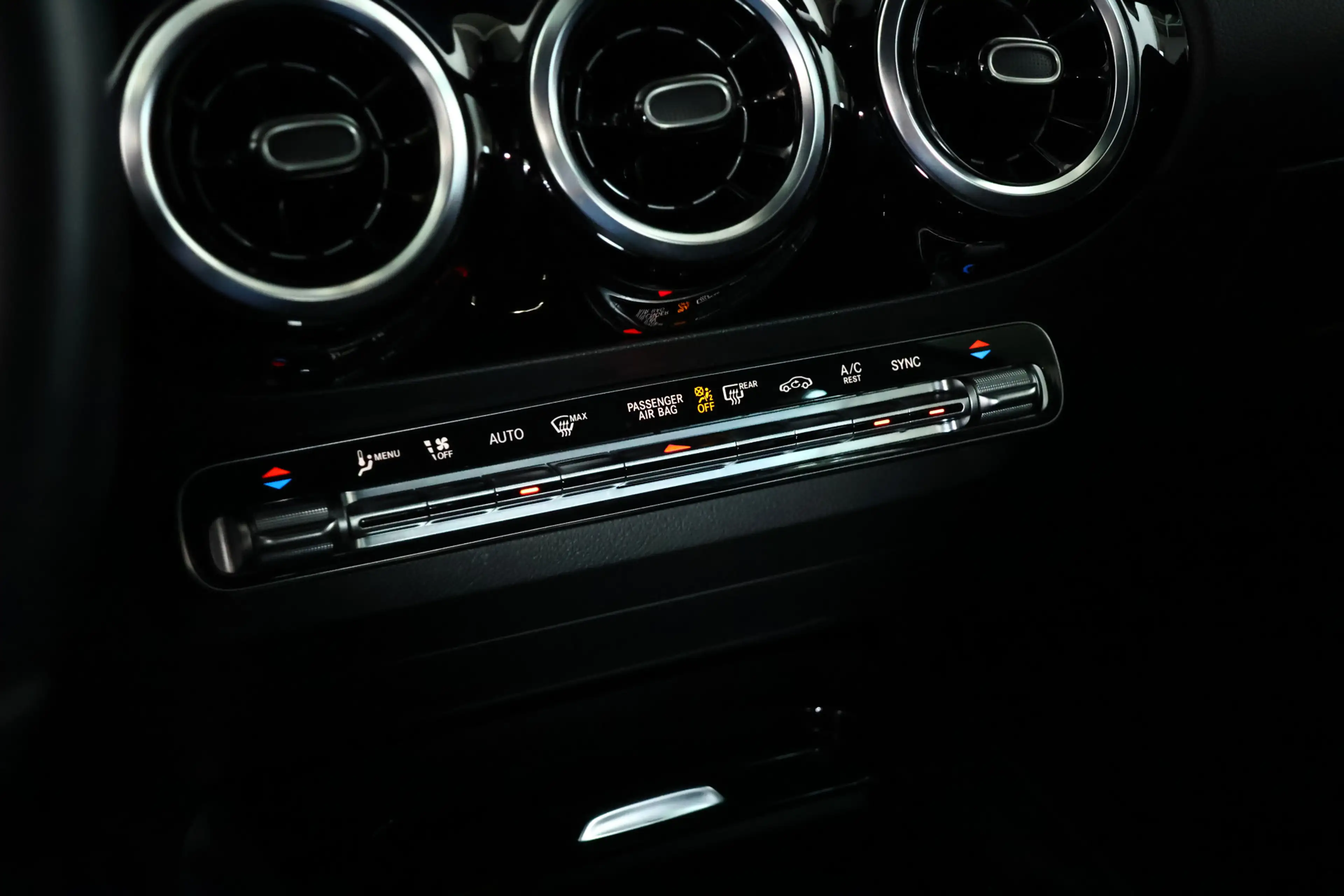 Mercedes-Benz GLA 220 d Progressive / LED / Navi / Cruisecontrol / Camer — photo 16