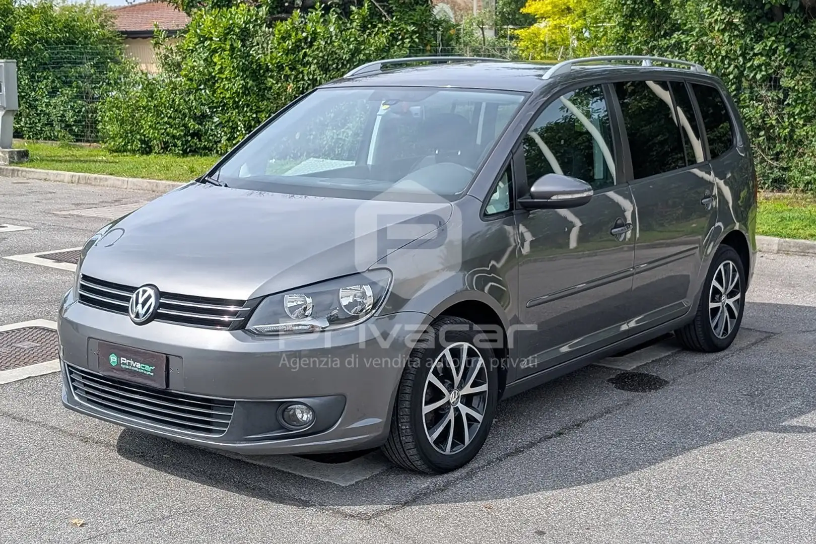 Volkswagen Touran Touran Business 1.6 TDI DSG Comfortline Plateado - 1