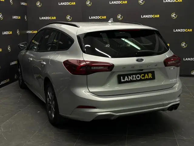 Ford Focus view 6