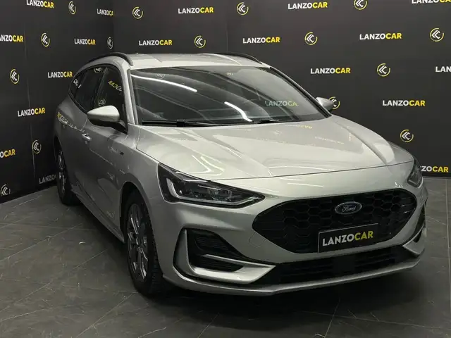 Ford Focus view 3